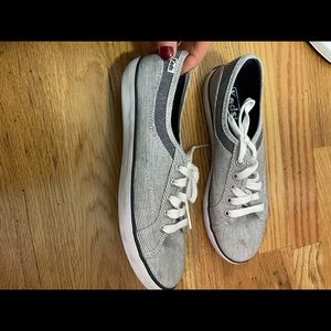 Ked’s Women Size 6 pinstripe shoes